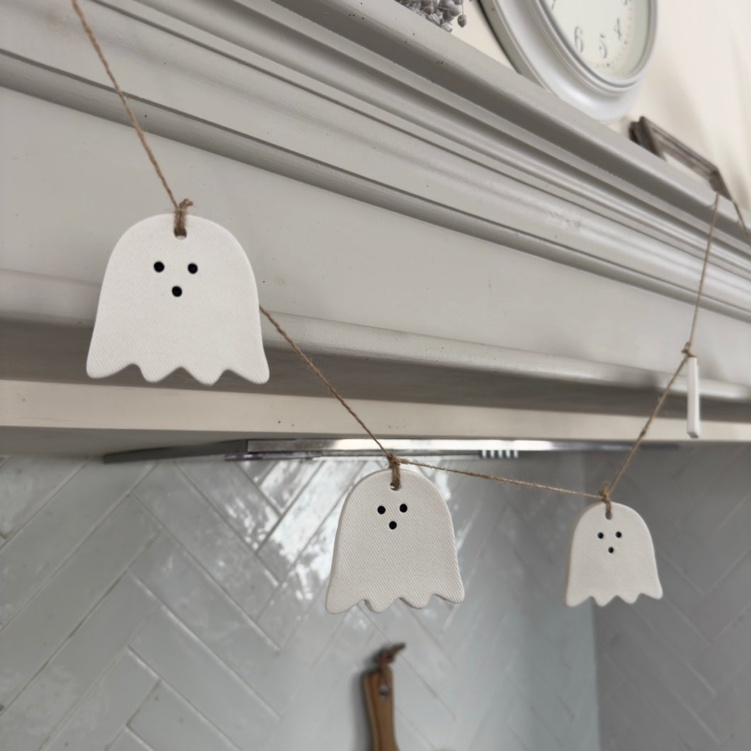 GHOST GARLAND